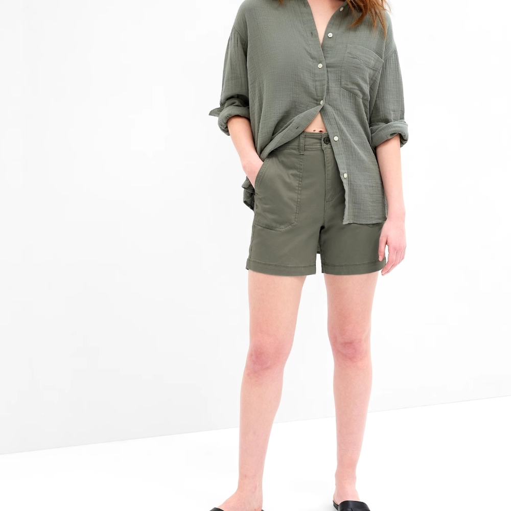 Gap mid rise 5" shorts, 31", green